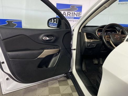 Used 2017 Jeep Cherokee Sport FWD image 25