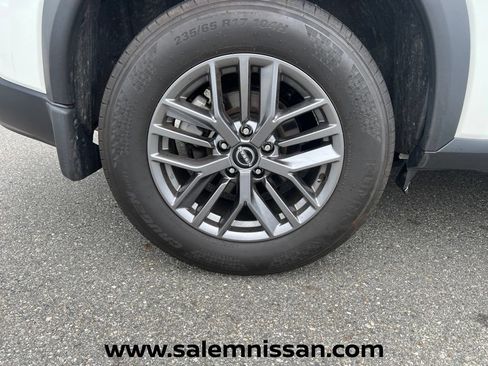 Used 2023 Nissan Rogue S AWD/4WD image 25