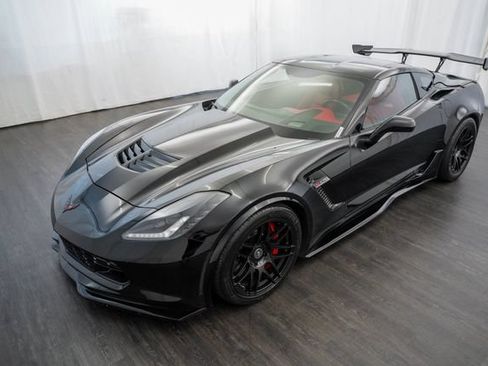 Used 2015 Chevrolet Corvette Z06 w/ 3LZ Preferred Equipment Group RWD image 3