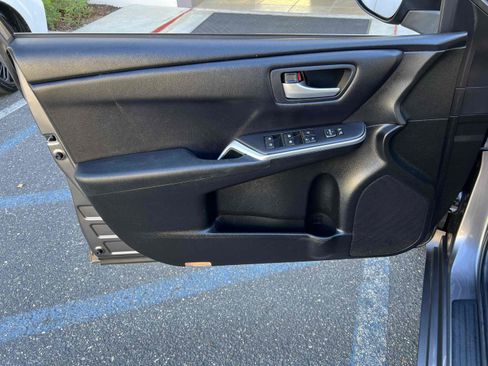 Used 2017 Toyota Camry SE w/ Moonroof Package image 82