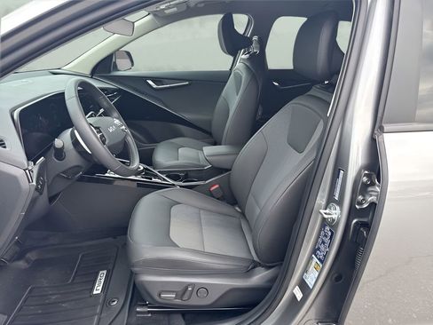 Used 2025 Kia Niro Wind w/ Wind Preserve Package FWD image 9
