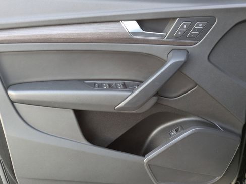 Used 2021 Audi Q5 Premium w/ Convenience Package image 9