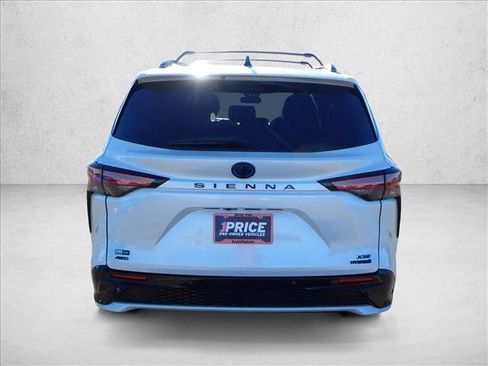 Used 2023 Toyota Sienna XSE image 3