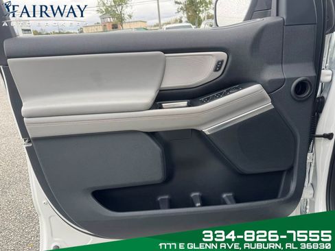 Used 2025 Ford Expedition Active image 32