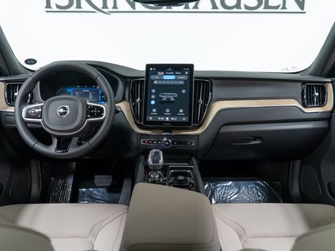 New 2026 Volvo XC60 B5 Plus w/ Climate Package AWD/4WD image 15