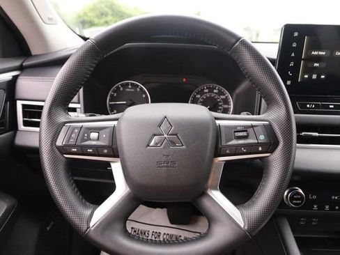 Used 2025 Mitsubishi Outlander AWD image 11