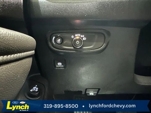 Used 2024 GMC Terrain SLE w/ Driver Convenience Package image 16