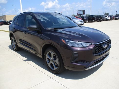 Used 2023 Ford Escape ST-Line w/ Tech Pack #1 AWD/4WD image 9