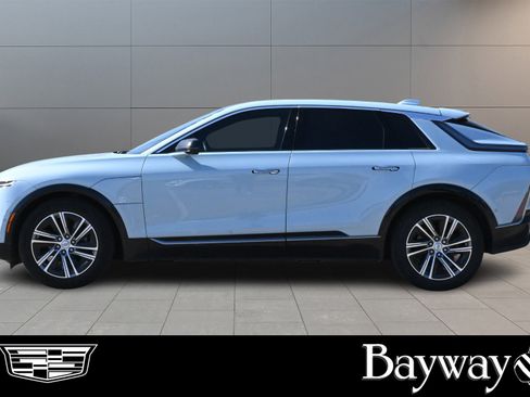 Used 2024 Cadillac Lyriq Luxury w/ LPO, Floor Liner Package image 4