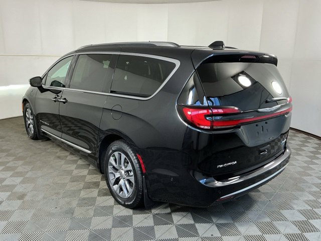 Used 2023 Chrysler Pacifica Pinnacle FWD image 10