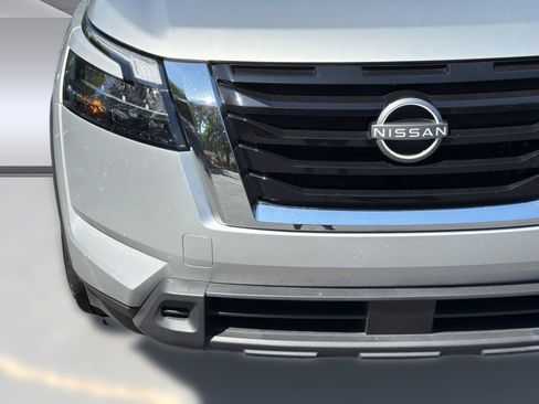 Used 2025 Nissan Pathfinder SV AWD/4WD image 11