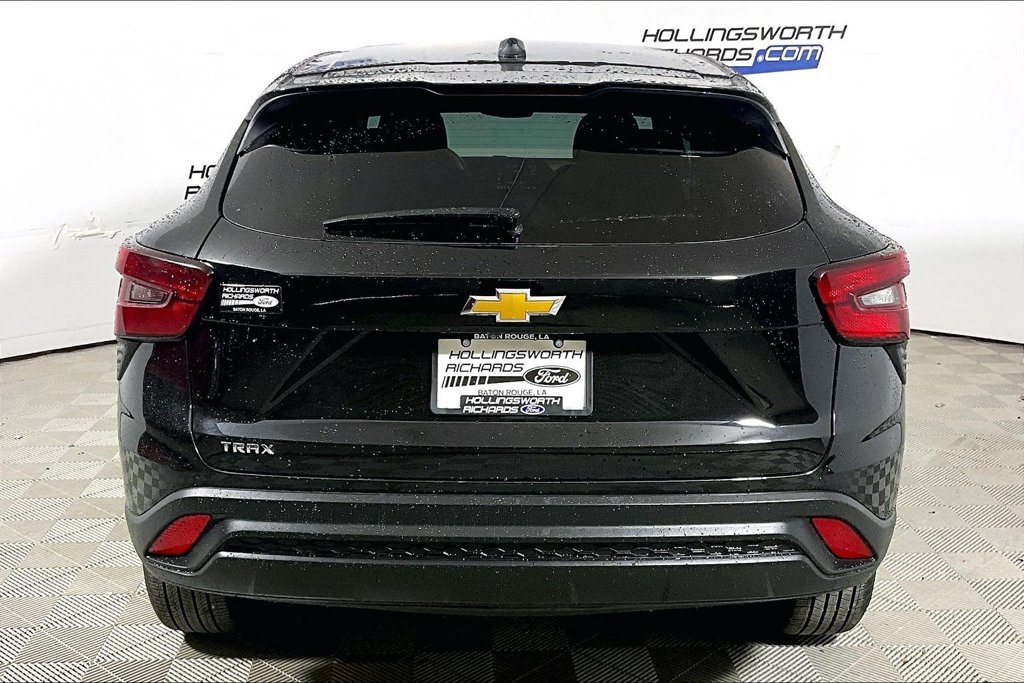 Used 2025 Chevrolet Trax LS FWD image 4