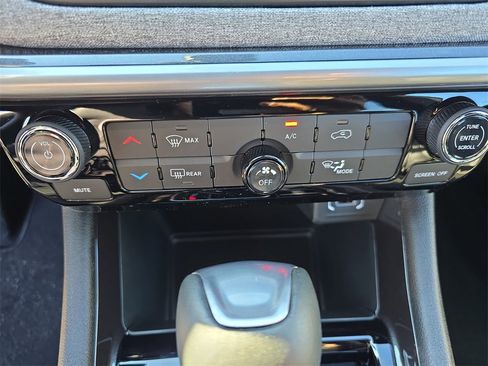 New 2026 Jeep Compass Latitude image 21