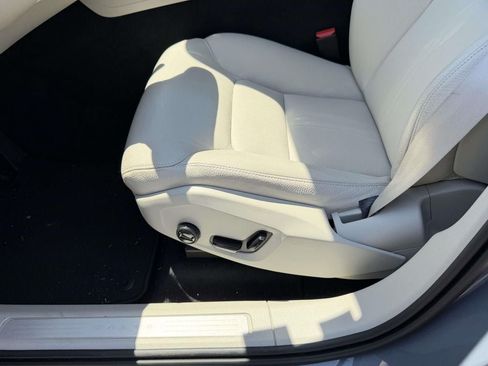 Used 2024 Volvo XC60 B5 Plus AWD/4WD image 17