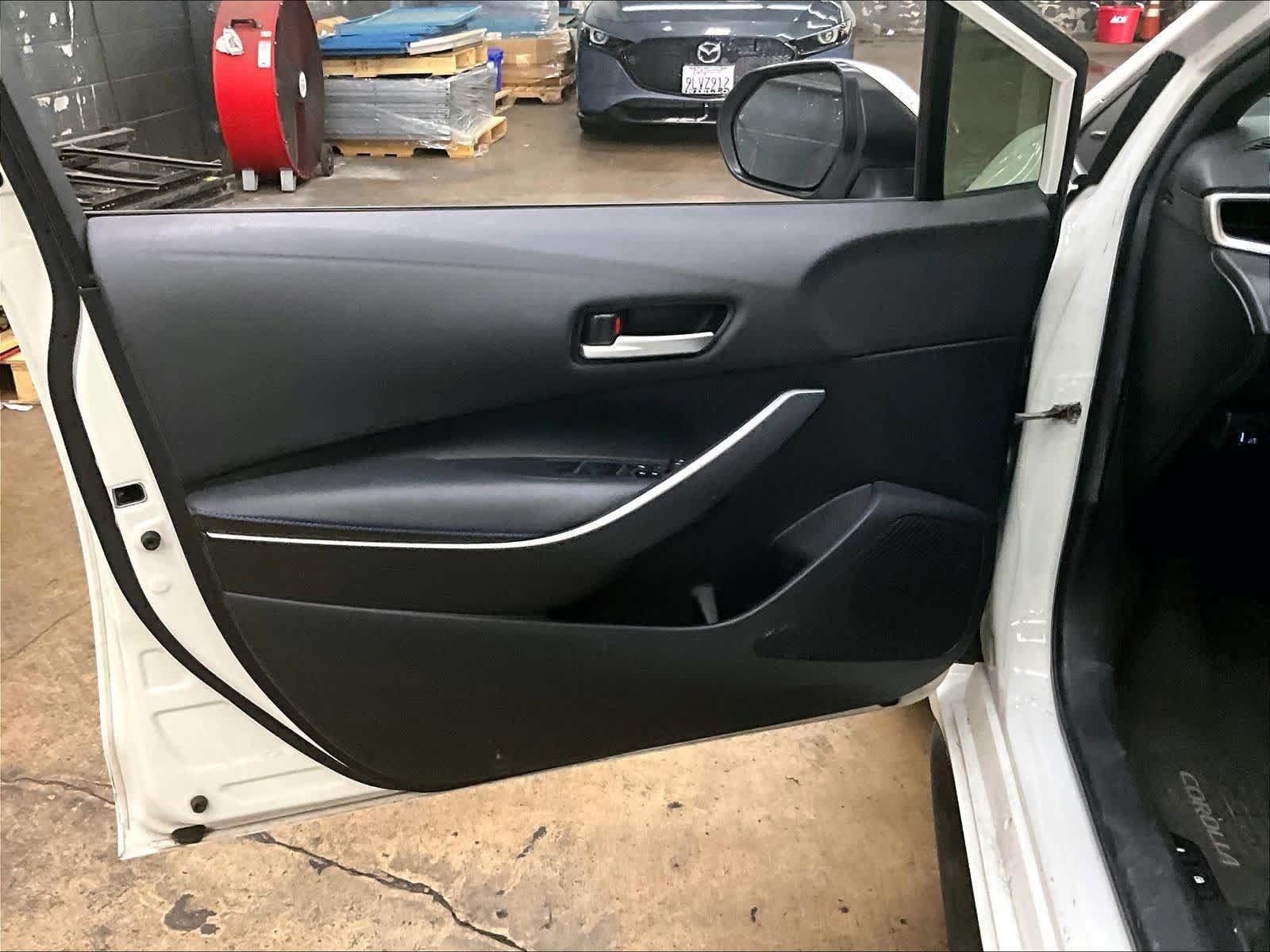 Used 2020 Toyota Corolla SE w/ SE Premium Package FWD image 25