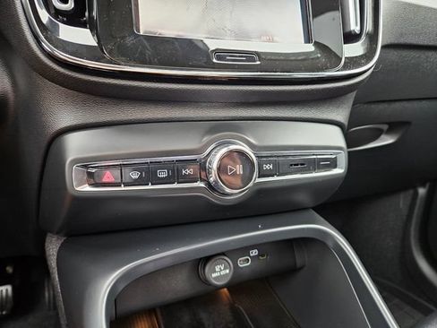 Certified 2024 Volvo XC40 B5 Plus w/ Protection Package Premier AWD/4WD image 27