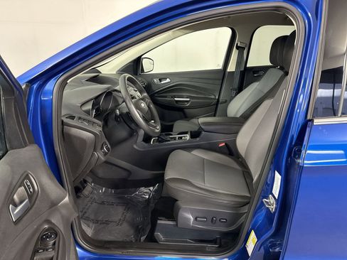Used 2017 Ford Escape SE image 4