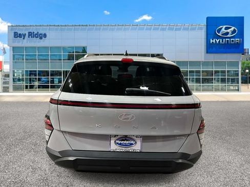 Used 2025 Hyundai Kona SEL AWD/4WD image 5
