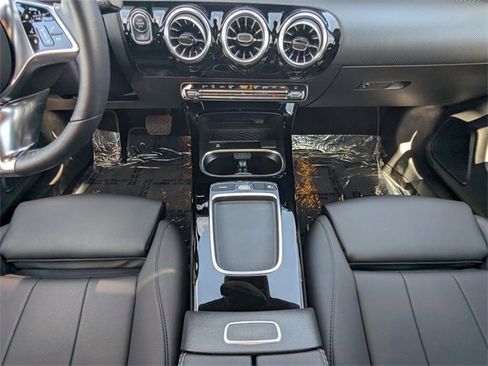 Used 2025 Mercedes-Benz CLA 250 image 19