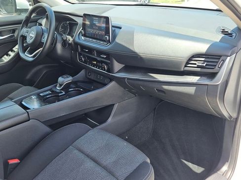 Used 2024 Nissan Rogue SV FWD image 21
