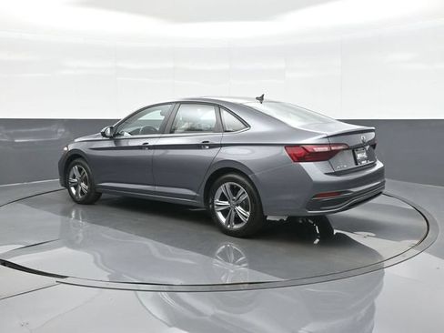 Used 2023 Volkswagen Jetta SE w/ Panoramic Sunroof Package FWD image 5