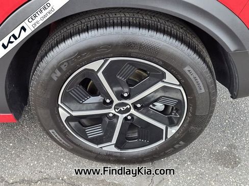 Certified 2024 Kia Niro LX image 10