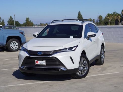 Used 2023 Toyota Venza XLE AWD/4WD image 5