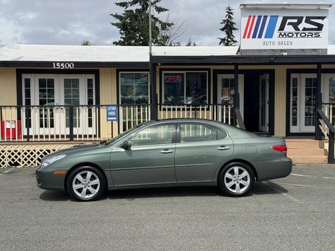 Used 2005 Lexus ES 330 w/ Preferred Accessory Pkg FWD image 2