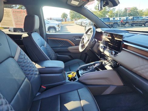 Certified 2023 GMC Canyon Denali image 7