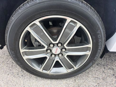 Used 2019 GMC Acadia Denali w/ Technology Package FWD image 25