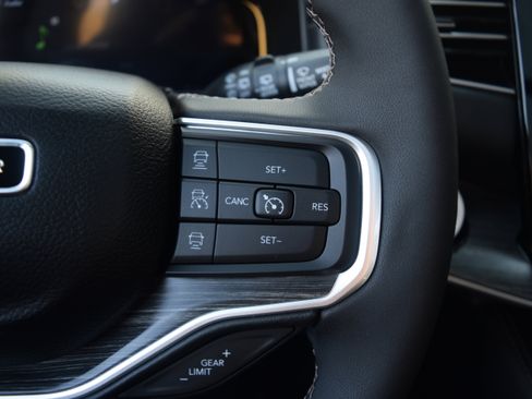 Used 2024 Jeep Wagoneer Series II w/ Premium Group I image 5