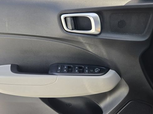 Used 2022 Hyundai Venue SEL FWD image 27