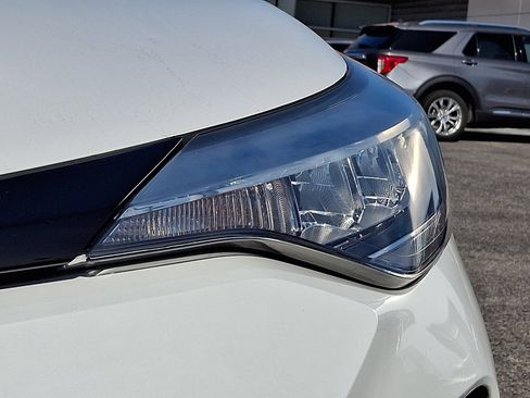 Used 2020 Toyota C-HR LE image 9