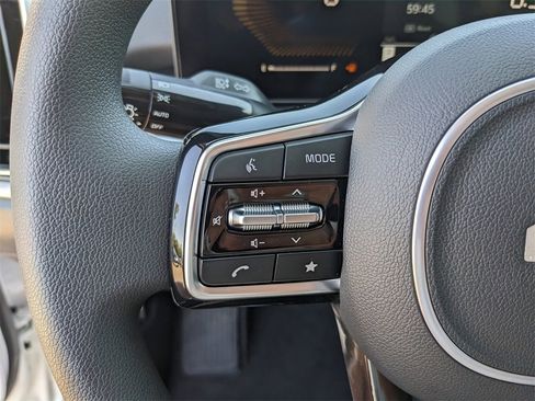 Certified 2025 Kia Sorento LX image 30