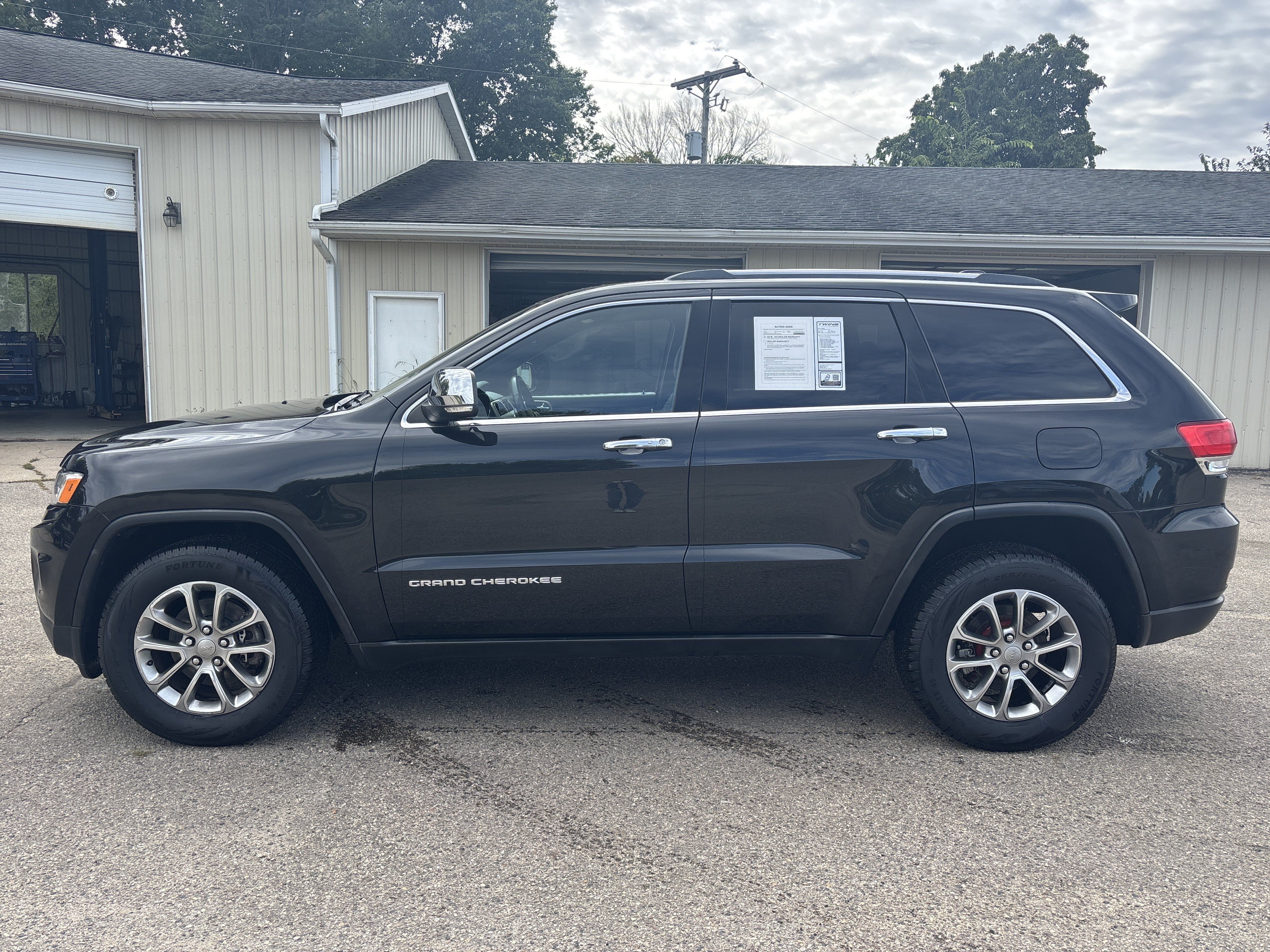 Used 2015 Jeep Grand Cherokee Limited w/ Luxury Group II AWD/4WD image 8