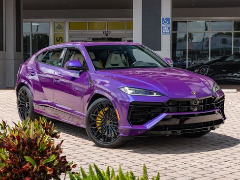 Used 2025 Lamborghini Urus SE image 3