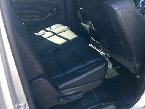 Used 2017 Chevrolet Suburban LT image 15