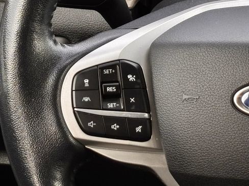 Used 2021 Ford Explorer Limited w/ Equipment Group 301A AWD/4WD image 11