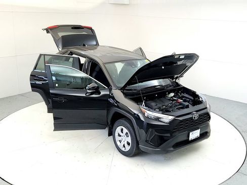 Used 2025 Toyota RAV4 LE AWD/4WD image 20