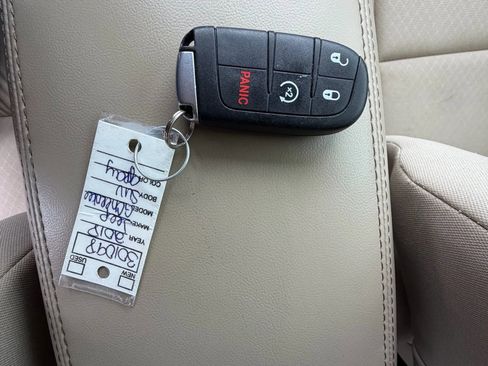 Used 2018 Jeep Grand Cherokee Laredo image 28