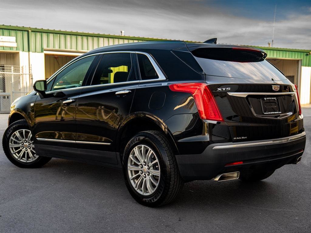 Used 2018 Cadillac XT5 Luxury w/ Driver Awareness Package FWD image 4
