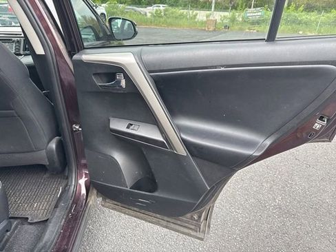 Used 2018 Toyota RAV4 XLE AWD/4WD image 23