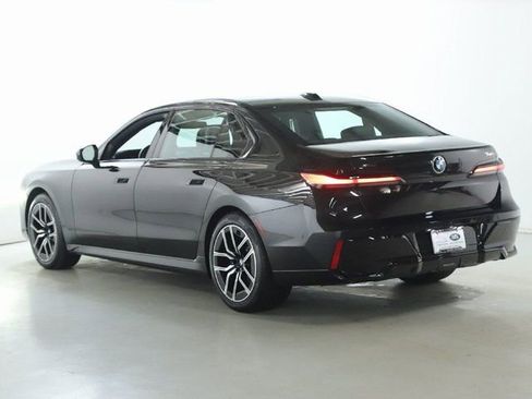 Used 2025 BMW 740i xDrive image 5