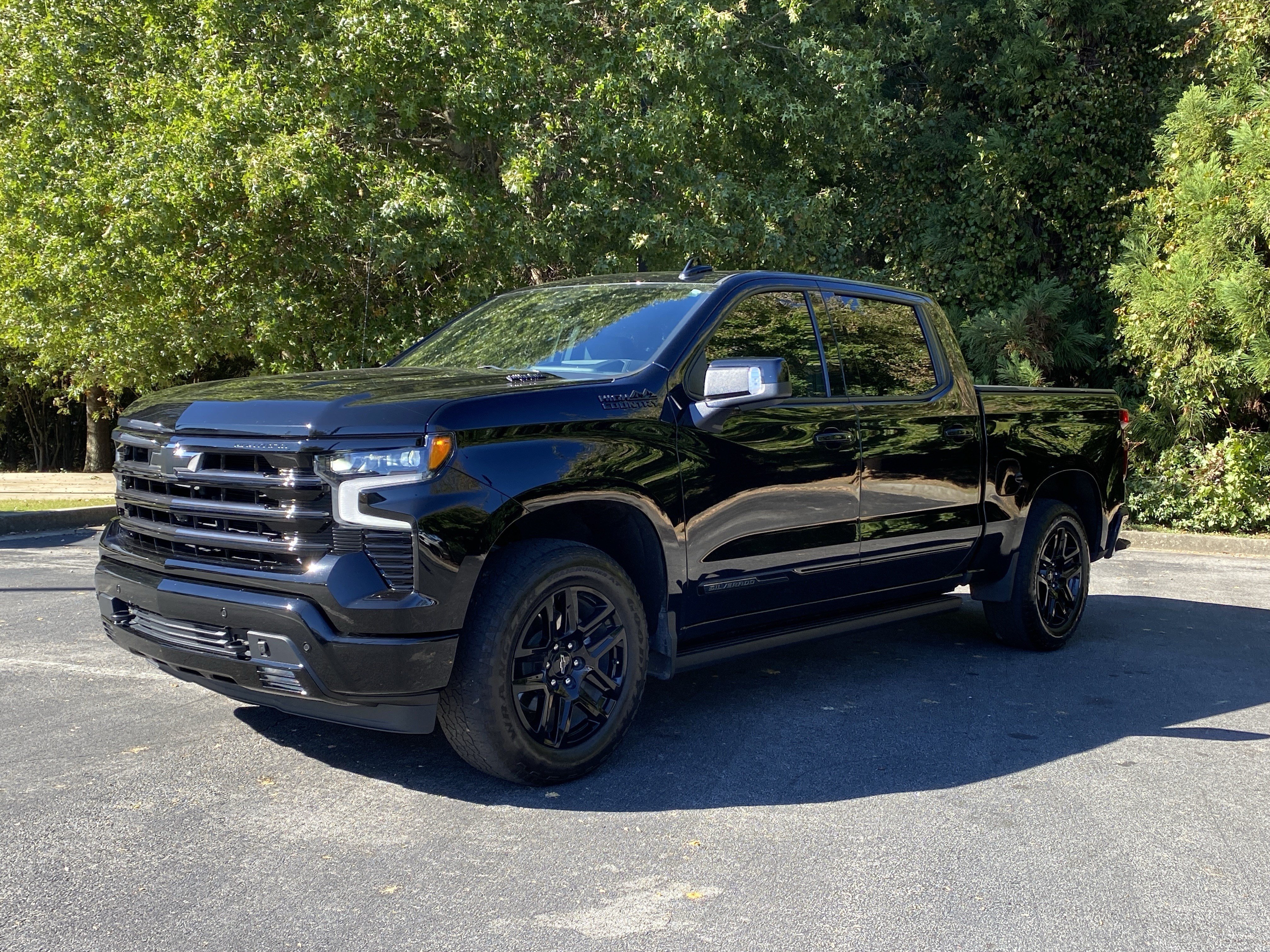 Used 2025 Chevrolet Silverado 1500 High Country w/ Midnight Edition AWD/4WD image 5