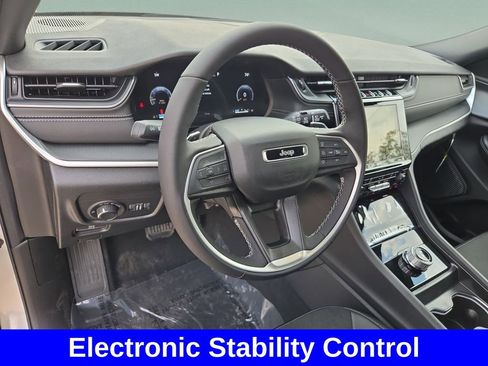 New 2025 Jeep Grand Cherokee Altitude RWD image 11