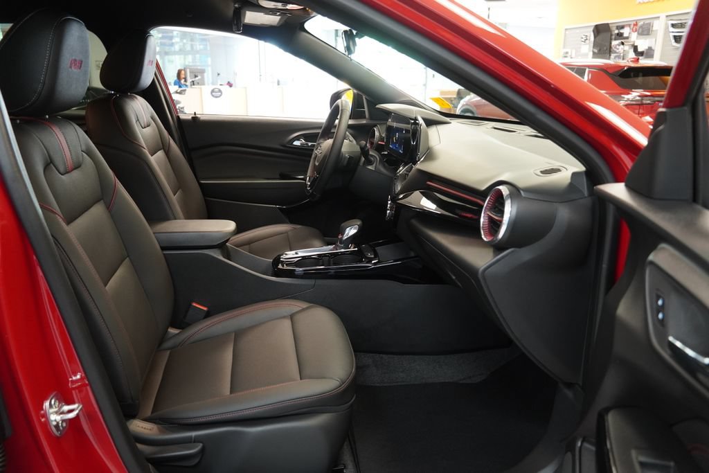 Used 2026 Chevrolet Trax RS w/ Driver Confidence Package FWD image 33