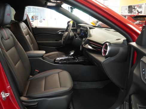 Used 2026 Chevrolet Trax RS w/ Driver Confidence Package FWD image 33