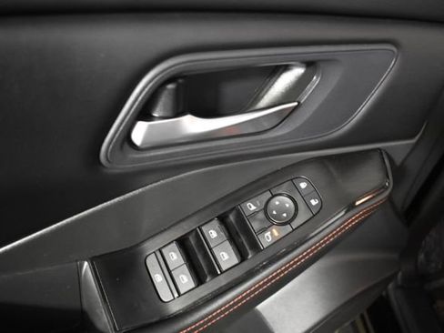 Certified 2025 Nissan Rogue SV AWD/4WD image 8