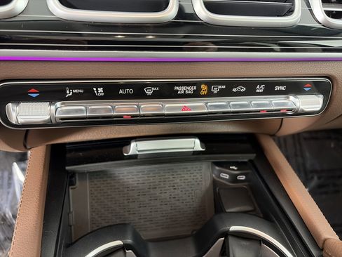 Used 2024 Mercedes-Benz GLS 450 4MATIC image 31