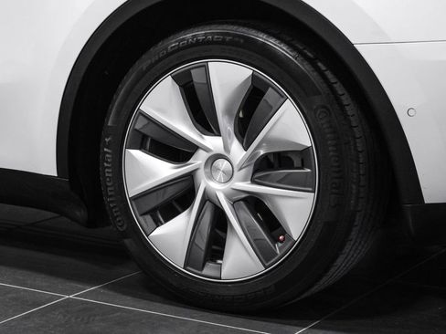 Used 2021 Tesla Model Y Long Range AWD/4WD image 55